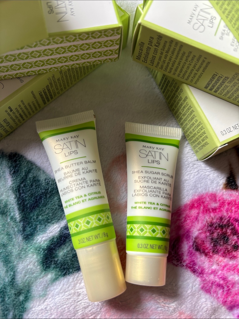 Mary Kay Satin Lips Duo โ White and Lime Green Packaging